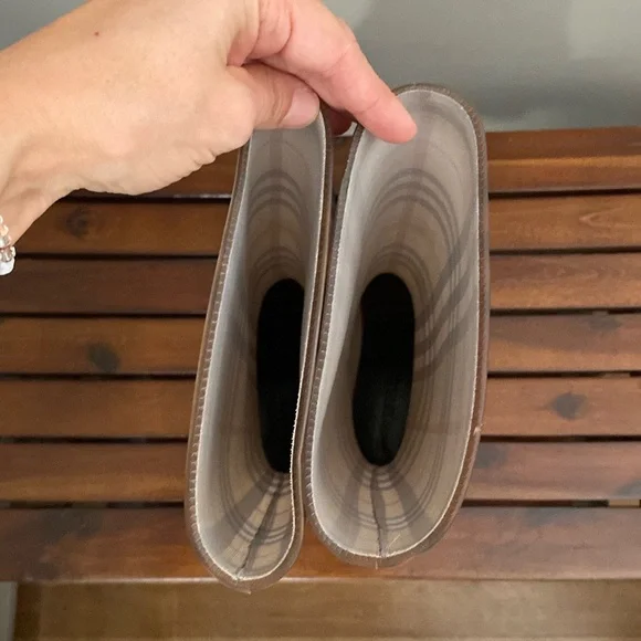 Burberry rain boots - Picture 6 of 8